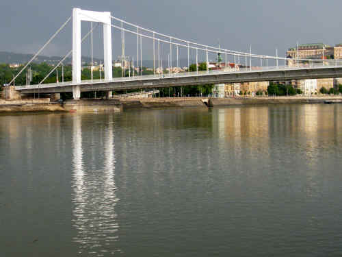 Budapest.JPG (971914 bytes)