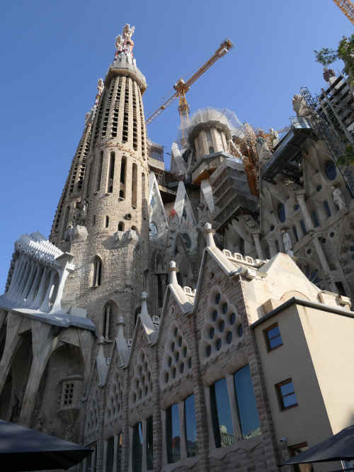 barcelona.jpg (8329216 bytes)
